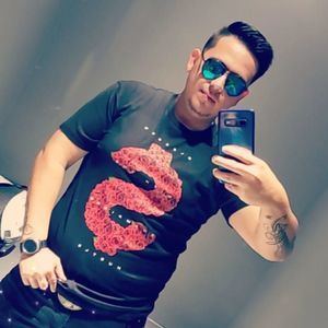 Meet your Posher, Max